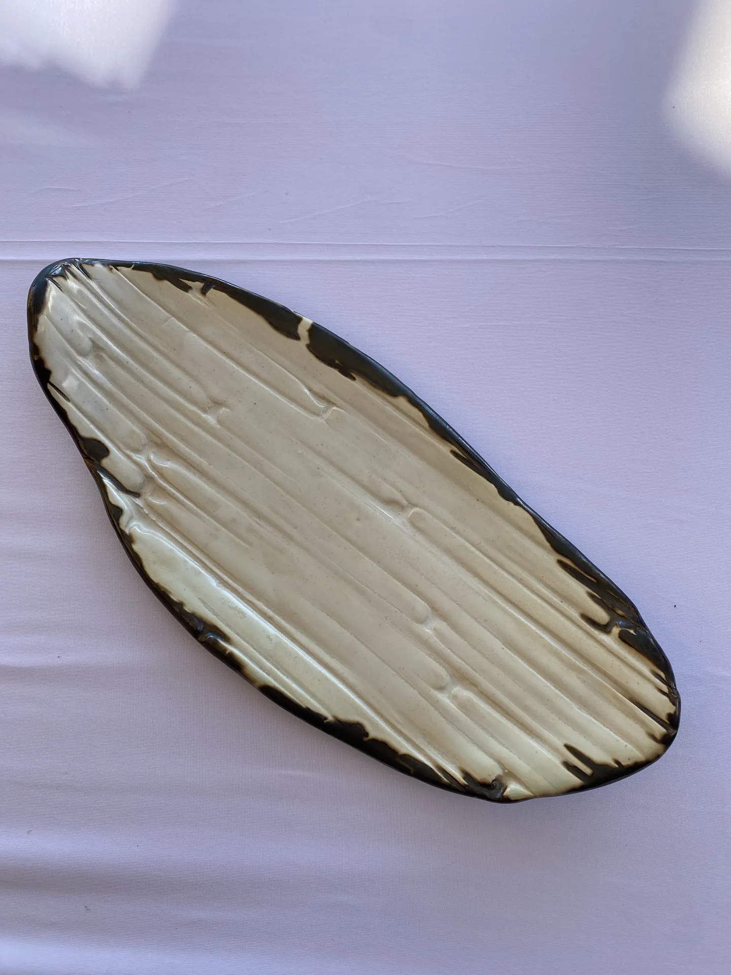 Bandeja de cerámica artesanal con esmalte verde